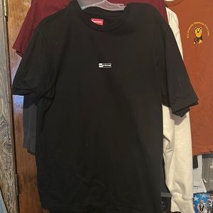 Supreme small centered logo tee